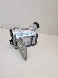 CANON NTSC 2R20 Digital Video Camcorder**Free U.S Shipping** - Picture 1 of 6