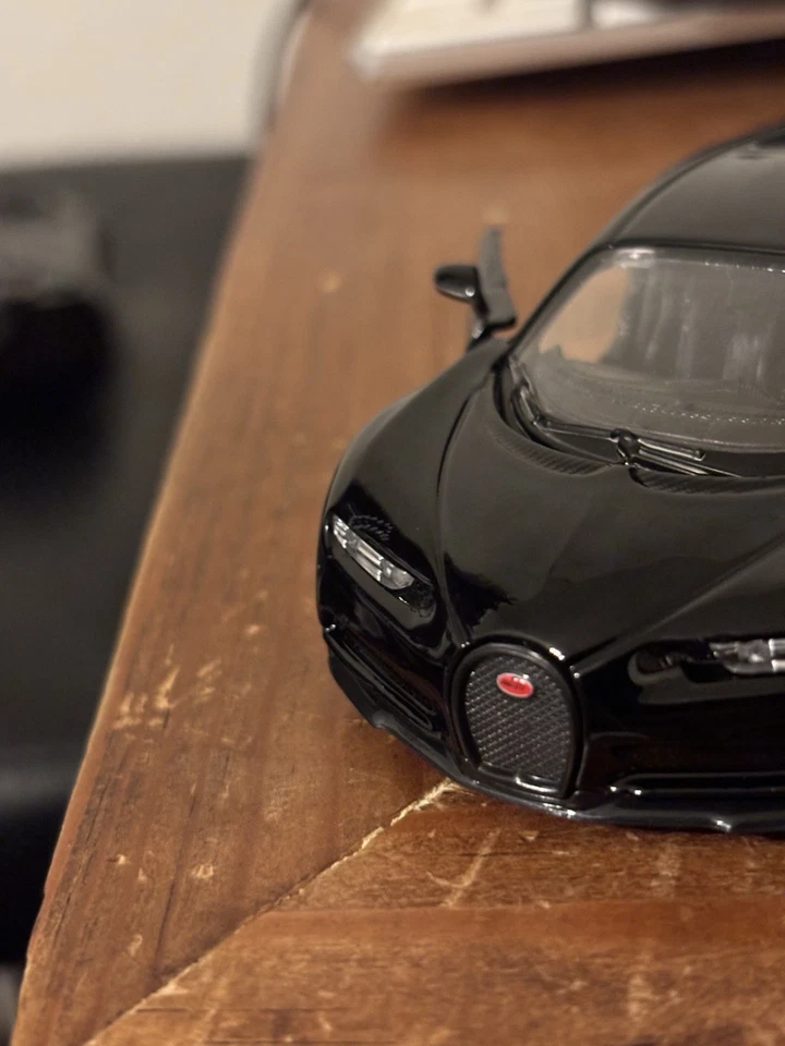 Coche de cuerda modelo juguete Bugatti Chiron 1:24 Foto 1 de 3