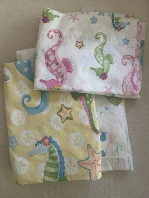 Juego de sábanas y sábanas ajustables Pottery Barn para niños tamaño cuna con cremallera Foto 1 de 4