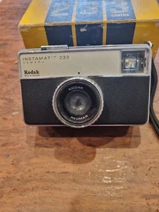Kodak Instamatic 233 Film Camera Plus Original Box And Wrist Strap - Picture 1 of 4