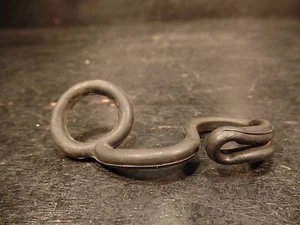 1976 KAWASAKI Z1900 Z1 900 UPPER REAR MOTOR MOUNT CABLE GUIDE (BRAKE SIDE) - Picture 1 of 3