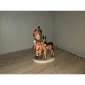 Figura de colección Hummel Goebel 1979-1990 amigas niña con ciervo TMK 6 W. Alemania - Imagen 1 de 5