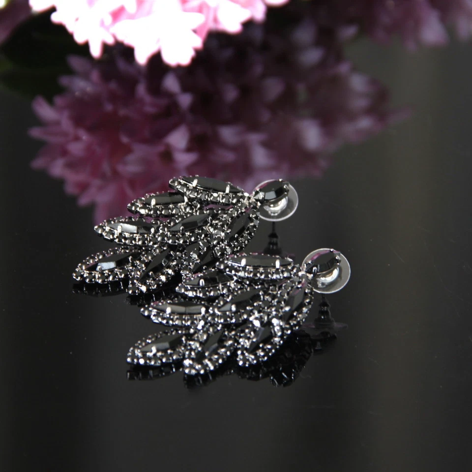 Pendientes grandes Giovanna de cristal negro rodio enchapado en pistola de moda hoja de araña  Foto 1 de 1