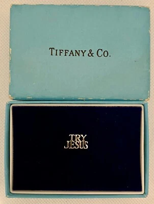 RARO! Broche vintage Tiffany & Co. esterlina “TRY JESUS” com caixa - Imagem 1 de 4