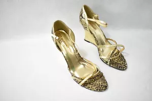 Hot Gossip Shoes Sandals Wedge Heels Gold Size 8.5 Women's New - Picture 1 of 10