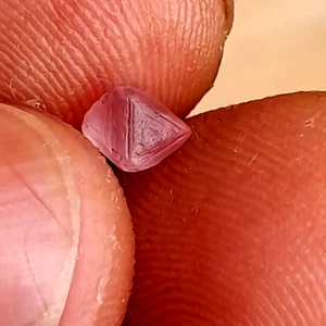 Natürlicher Ceylon rosa Spinell perfekte kubische Kristallform 1,00 ct Edelsteine grob unerhitzt - Bild 1 von 4