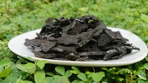 Coconut shell charcoal Activated Carbon Chips 100% Pure Organic Natural Chips - Picture 1 of 5
