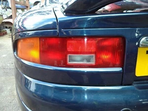 Aston Martin DB7 i6 N/S RÜCKLICHT FINISHER DB7 i6 LINKS HINTERVERKLEIDUNG T570OVG - Bild 1 von 10