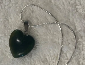 Dunkelolivgrün Jade Herz Stein Anhänger 16" Halskette Charm 925 Sterlingsilber - Bild 1 von 7