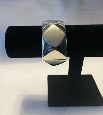 Браслет-манжета из нержавеющей стали граненый на петлях широкий подходит для запястья 7–7 1/2 дюйма 🼼 - Изображение 1 из 4