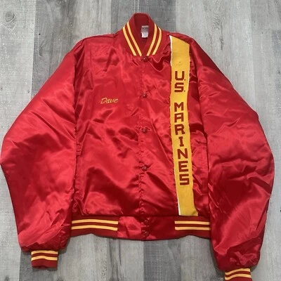复古 Soffe 红色缎面美国海军陆战队轰炸机夹克按扣尺寸 XL 被子衬里 — 第 1/4 张图片