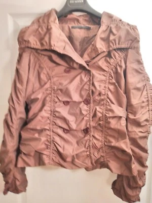 Katherine Barclay slightly lustrous brown ruched jacket Foto 1 de 4