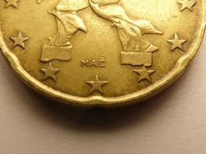 Moneda de 20 céntimos año 2002. Italia. MAC. Exceso de metal - Imagen 1 de 8