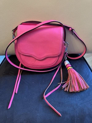 Bandolera Rebecca Minkoff Mini Suki en cuero rosa vibrante Foto 1 de 4