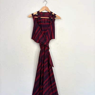 Vestido maxi feminino Sarah Pacini tamanho 0 listra roxa vermelha envoltório manga comprida regata - Imagem 1 de 4