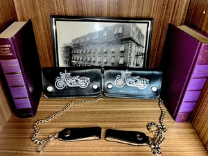 Carteras de cadena para ciclistas vintage hechas en EE. UU. M.C. ¡Lote de 2 billeteras Silver Bros. Club!! - Imagen 1 de 13