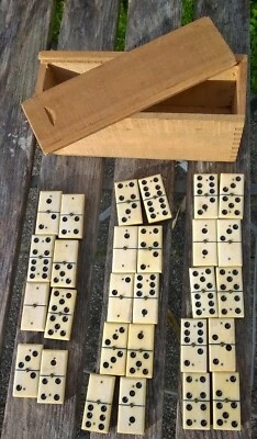 ANCIEN JEU DE  DOMINO EN BOIS & OS DE BOVIN EN COFFRET BOIS / COMPLET & BON ETAT - Photo 1/4