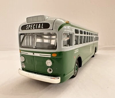 CORGI CLASSICS BUS NEW YORK GM 4507 NIB 1/50 SCALE MODEL 54004 - Image 1 of 4