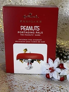 2020 Hallmark PORTAGING PALS Ornament SNOOPY & WOODSTOCK Peanuts Gang CANOE - Picture 1 of 3