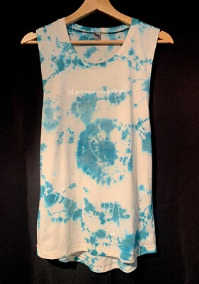 Camiseta sin mangas TieDye Muscle para mujer Next Level “Let Your Inner Voice Guide You” talla mediana Foto 1 de 4