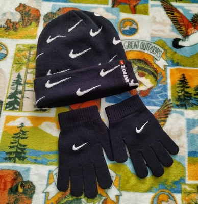 NIKE Swoosh Repeat Gorro + Guantes Conjunto Negro Talla 8-20 Niños Foto 1 de 4
