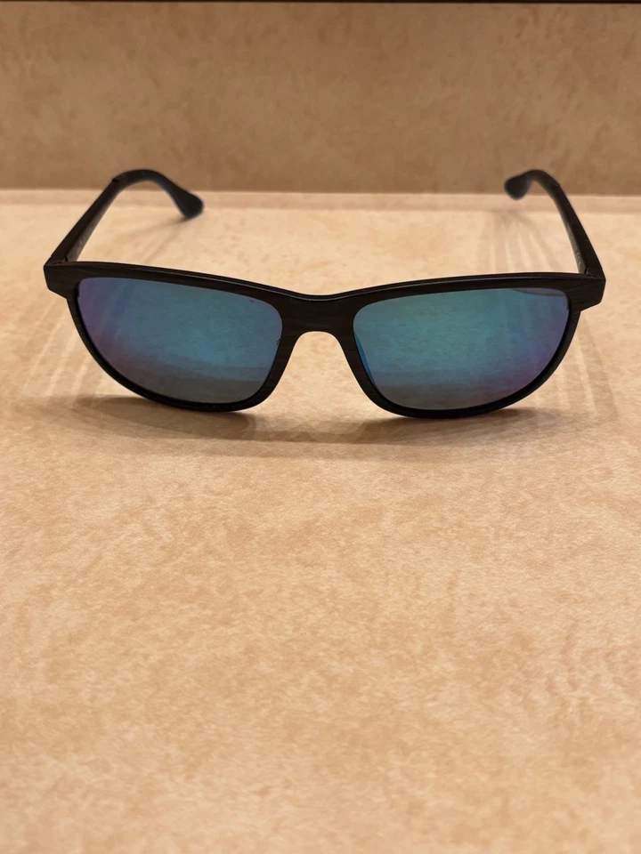 Очки солнцезащитные поляризованные MAUI JIM MJ 811-03S черная/синяя полоса зубы драконов - Изображение 1 из 4