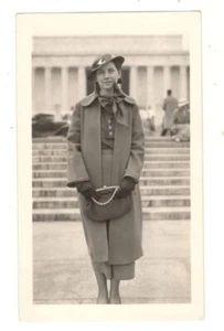 Vintage Photo Pretty Woman Lincoln Memorial Washington DC 1930's Found Art R172B - Picture 1 of 1
