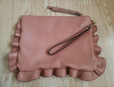 Bolso sin asas Sole Society imitación cuero con volantes rosa salmón correa con asa Foto 1 de 4