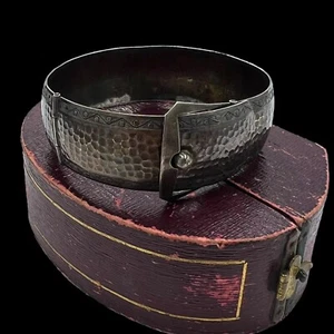 Brazalete Brazalete Antiguo Vintage Nuevo Plata de Ley 925 Hebilla Perseguida 21.2g - Imagen 1 de 5