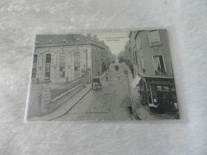 CPA carte postale 14 Condé-sur-Noireau Rue Saint Martin animée - Photo 1/2