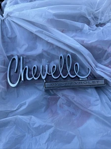 Used 1970 Chevelle Truck Emblem With Two Mounting Screws 8791686 - Bild 1 von 17