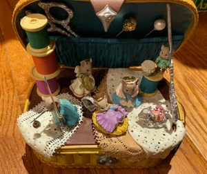 Caja de Costura Ratones Belén Musical Acción Enesco O Little Town Of Bethlehem - Imagen 1 de 17