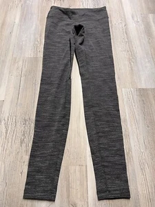 Lululemon Low Rise Gray Fish Scale Leggings Size 2 Yoga Gym Athleisure Bottoms - Picture 1 of 13