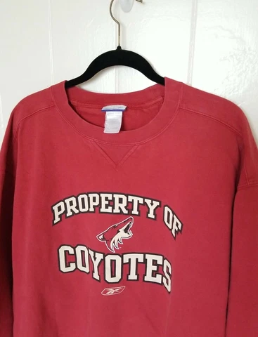 VTG Reebok PROPERTY OF COYOTES U of South Dakota Crew Neck Sweatshirt XXL Red Cover
