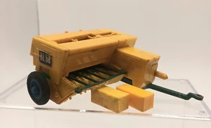 Vintage Britains Bamford BL58 Baler, 1:32 Scale, Yellow With Bales. - Picture 1 of 4