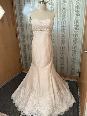 Paloma Blanca 3652 Wedding Gown - Image 1 of 4