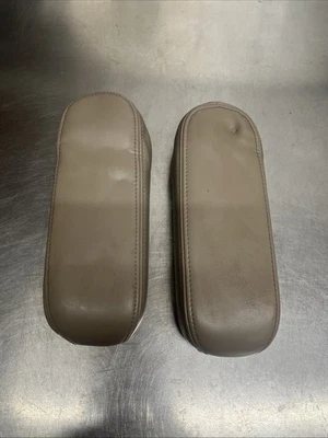 Ford Excursion 2001 asientos delanteros originales reposabrazos lado conductor y pasajero Foto 1 de 4