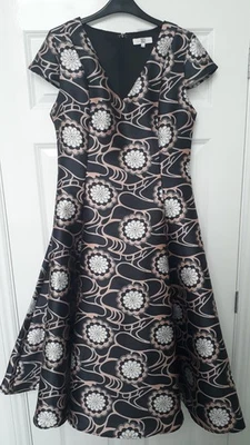 *LOVELY* TRUE DECADENCE BLACK/WHITE FLORAL AUTUMN/WINTER FLARED A-LINE DRESS 14 - Image 1 of 4