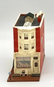 N Scale 3-Story Small Shop/ Apartments Weathered, Street figures Fully assembled - Picture 1 of 5