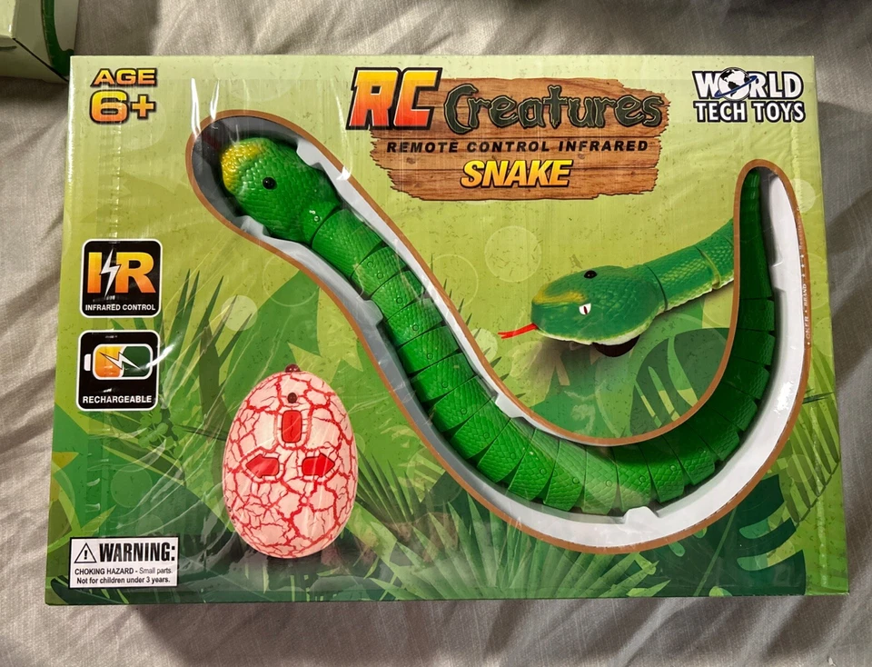 World tech RC creatures remote controlled INFRARED snake - Image 1 of 4