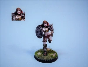 RN Studios painted miniature female fighter - Bild 1 von 2