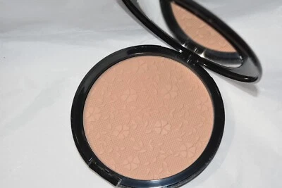 Signature Club A jet tech sheer lace powder - Image 1 of 3