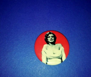 MARILYN MONROE VINTAGE PIN.  NEW - Picture 1 of 4