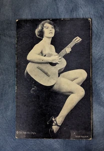 Mujer Desnuda Risque con Guitarra Mary Jane Tacones Zapatos Ex Sup Co Tarjeta de Exposición Chicago - Imagen 1 de 3