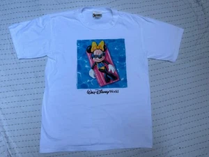 Vintage Disney Parks T-Shirt Minnie Mouse On A Floß Pool Small weiß Urlaub - Bild 1 von 10