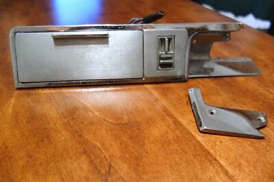 Cadillac 1967 cupé DeVille/Fleetwood 60 cenicero trasero ventana eléctrica placa de interruptor Foto 1 de 4