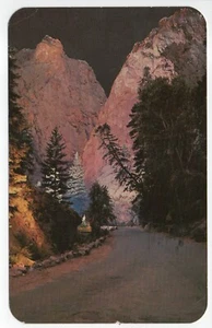Pilastri di Ercole Vista Notturna Colorado Springs CO Cartolina Cromata Pubblicata 1962 - Foto 1 di 10