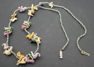 Collar de cuentas Heishi estilo suroeste hecho a mano con fetiches de animales de cerámica - Imagen 1 de 7
