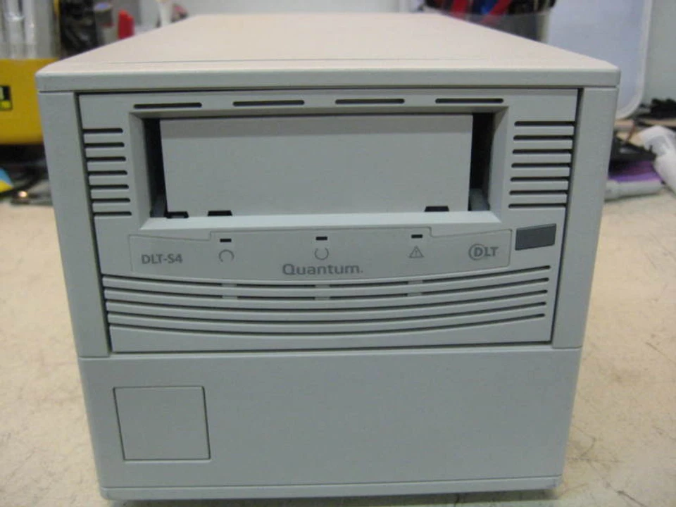 Quantum DLT-S4 DLTS4 White External tape drive DLT-S4e TC-S45BT-YF 70-85748-01 - Image 1 of 1