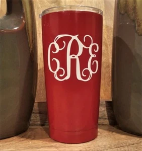 Vaso personalizado recubierto en polvo con calcomanía con monograma de vid. Elige colores. - Imagen 1 de 5
